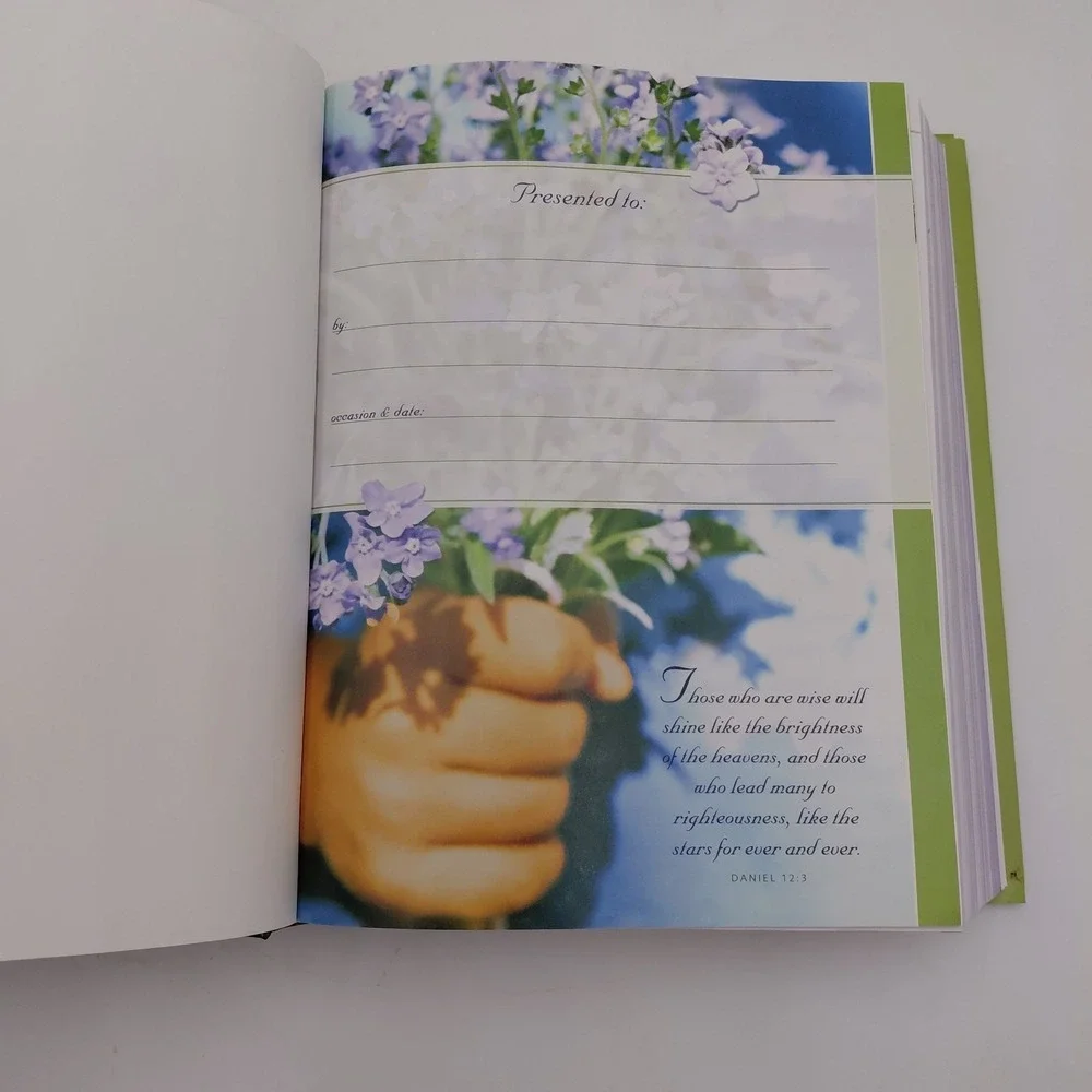 The Grandmothers Bible NIV Large Print Zondervan Hardcover Dust Cover No Writing